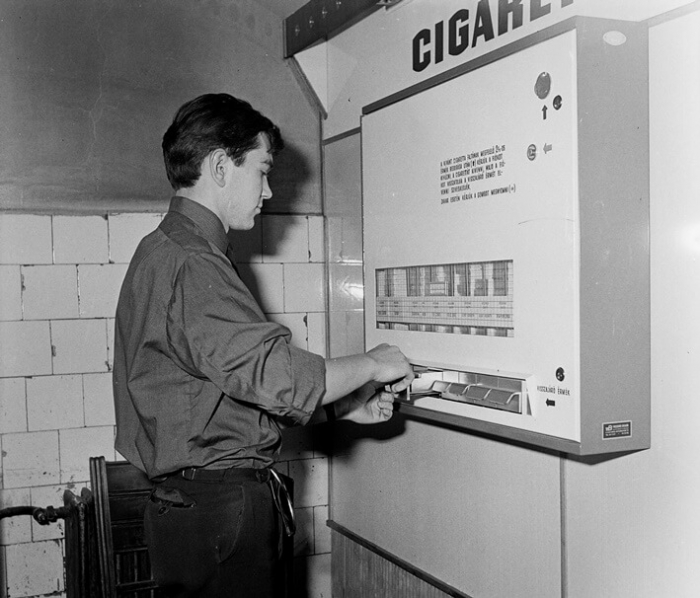 Cigaretta automata, 1966