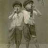 Dohányzó gyerekek, 1908