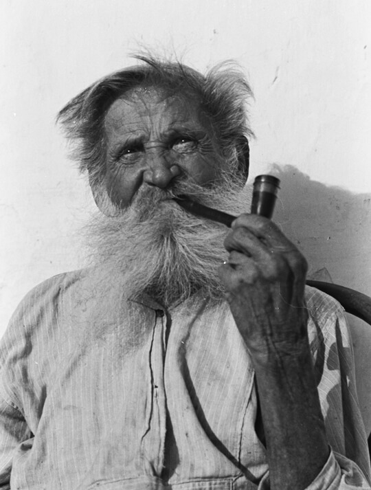 Férfi pipával, 1940/1.