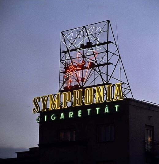 Symphonia cigaretta neon reklám